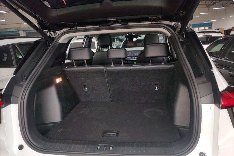 Used Mitsubishi AIRTREK 2022 Hardcore Edition Trunk