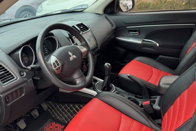 Used Mitsubishi ASX 2018 1.6L Manual Two-Wheel Drive Fashion Edition Interior 2