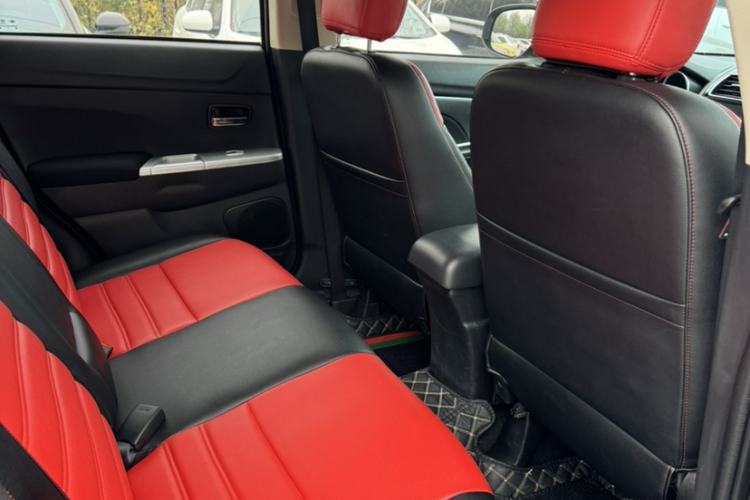 Used Mitsubishi ASX 2018 1.6L Manual Two-Wheel Drive Fashion Edition Interior 5