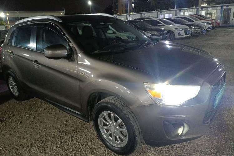 Used Mitsubishi ASX 2013 2.0L CVT Two-Wheel Drive Elite Edition Front Right 45 Deg