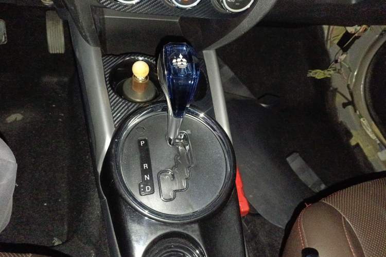 Used Mitsubishi ASX 2013 2.0L CVT Two-Wheel Drive Elite Edition Gear Lever