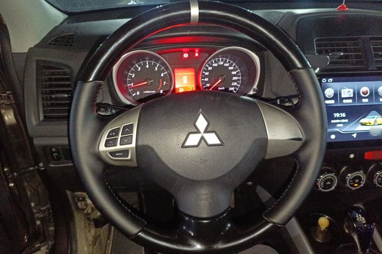 Used Mitsubishi ASX 2013 2.0L CVT Two-Wheel Drive Elite Edition Steering Wheel