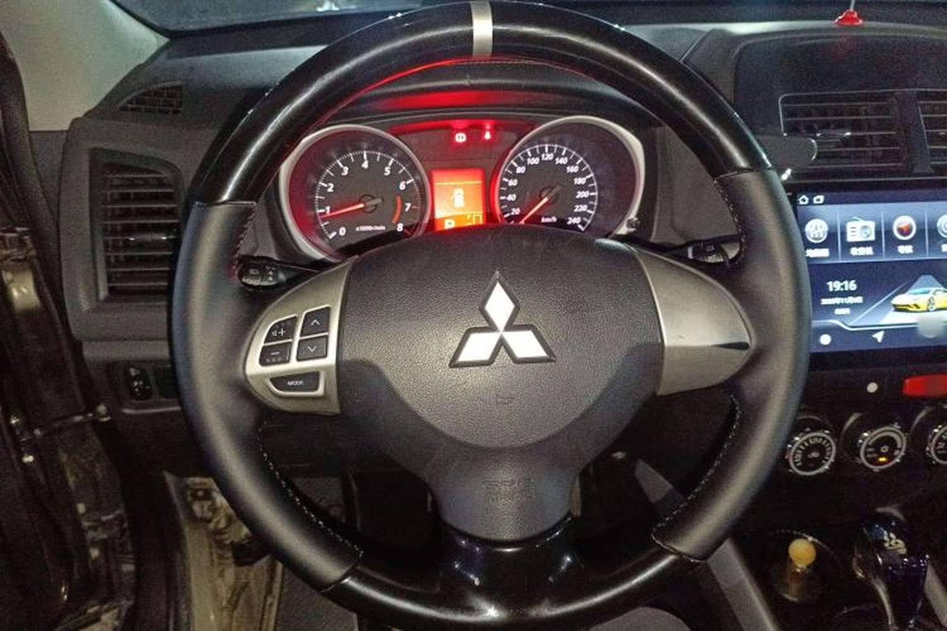 Used Mitsubishi ASX 2013 2.0L CVT Two-Wheel Drive Elite Edition Steering Wheel