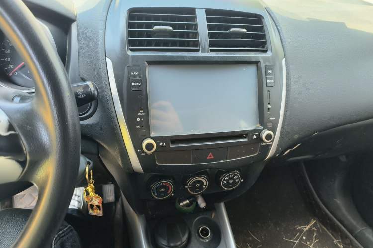 Used Mitsubishi ASX 2011 2.0 Front-Wheel-Drive Xuan Yue Version Audio And AC Panel