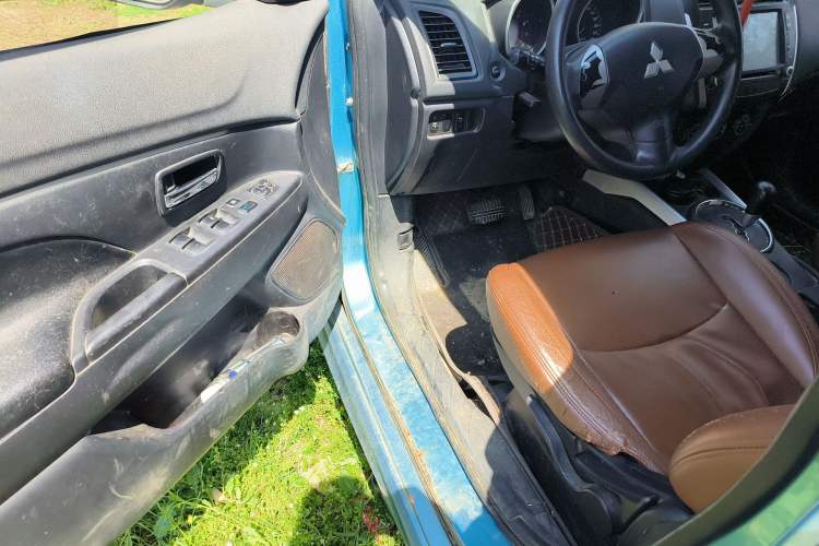 Used Mitsubishi ASX 2011 2.0 Front-Wheel-Drive Xuan Yue Version Driver Seat