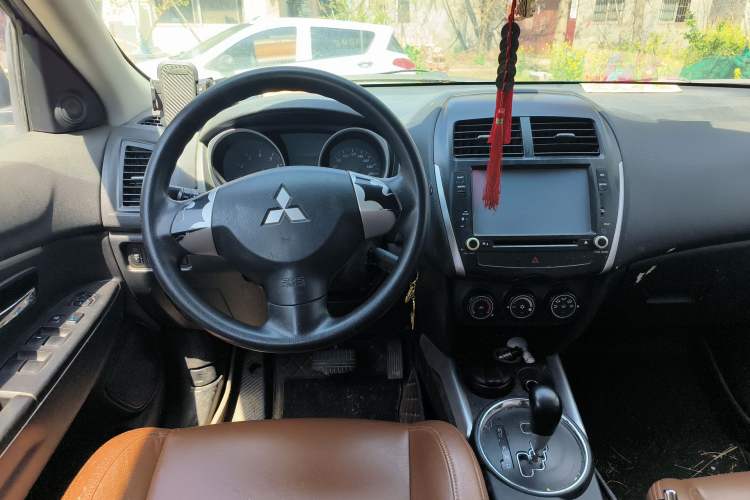 Used Mitsubishi ASX 2011 2.0 Front-Wheel-Drive Xuan Yue Version Steering Wheel