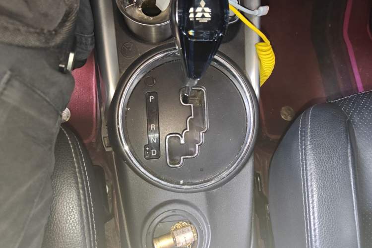 Used Mitsubishi ASX 2011 2.0 L Two-Wheel Drive XuanYi Version Gear Lever