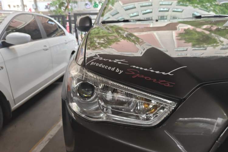 Used Mitsubishi ASX 2011 2.0 L Two-Wheel Drive XuanYi Version Right Front Headlight