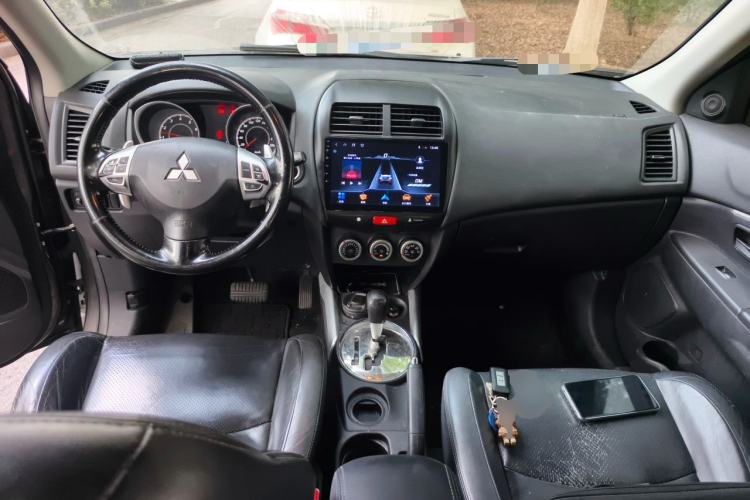 Used Mitsubishi ASX 2011 2.0 L Two-Wheel Drive XuanYi Version Center Console