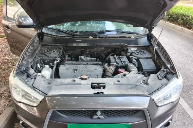 Used Mitsubishi ASX 2011 2.0 L Two-Wheel Drive XuanYi Version Engine Bay