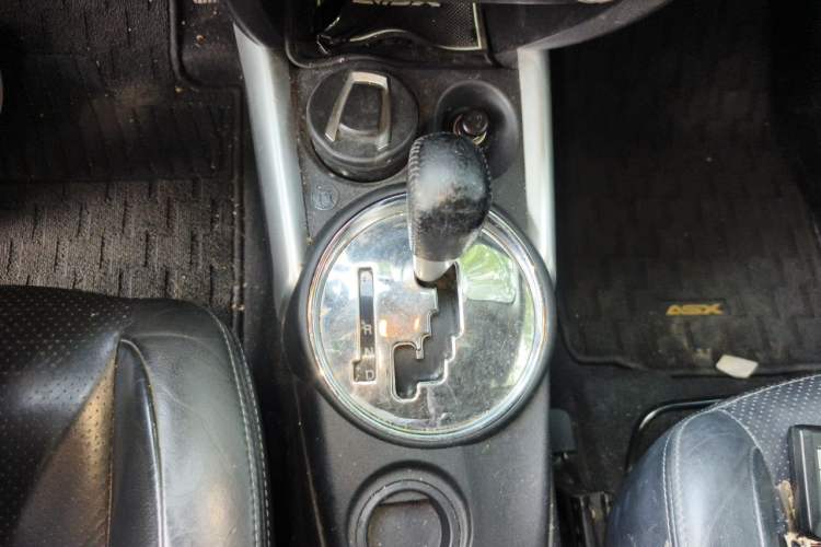 Used Mitsubishi ASX 2011 2.0 L Two-Wheel Drive XuanYi Version Gear Lever