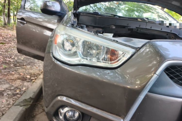 Used Mitsubishi ASX 2011 2.0 L Two-Wheel Drive XuanYi Version Right Front Headlight