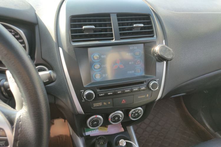 Used Mitsubishi ASX 2011 2.0 4x4 Sporty Cool Edition Audio And AC Panel
