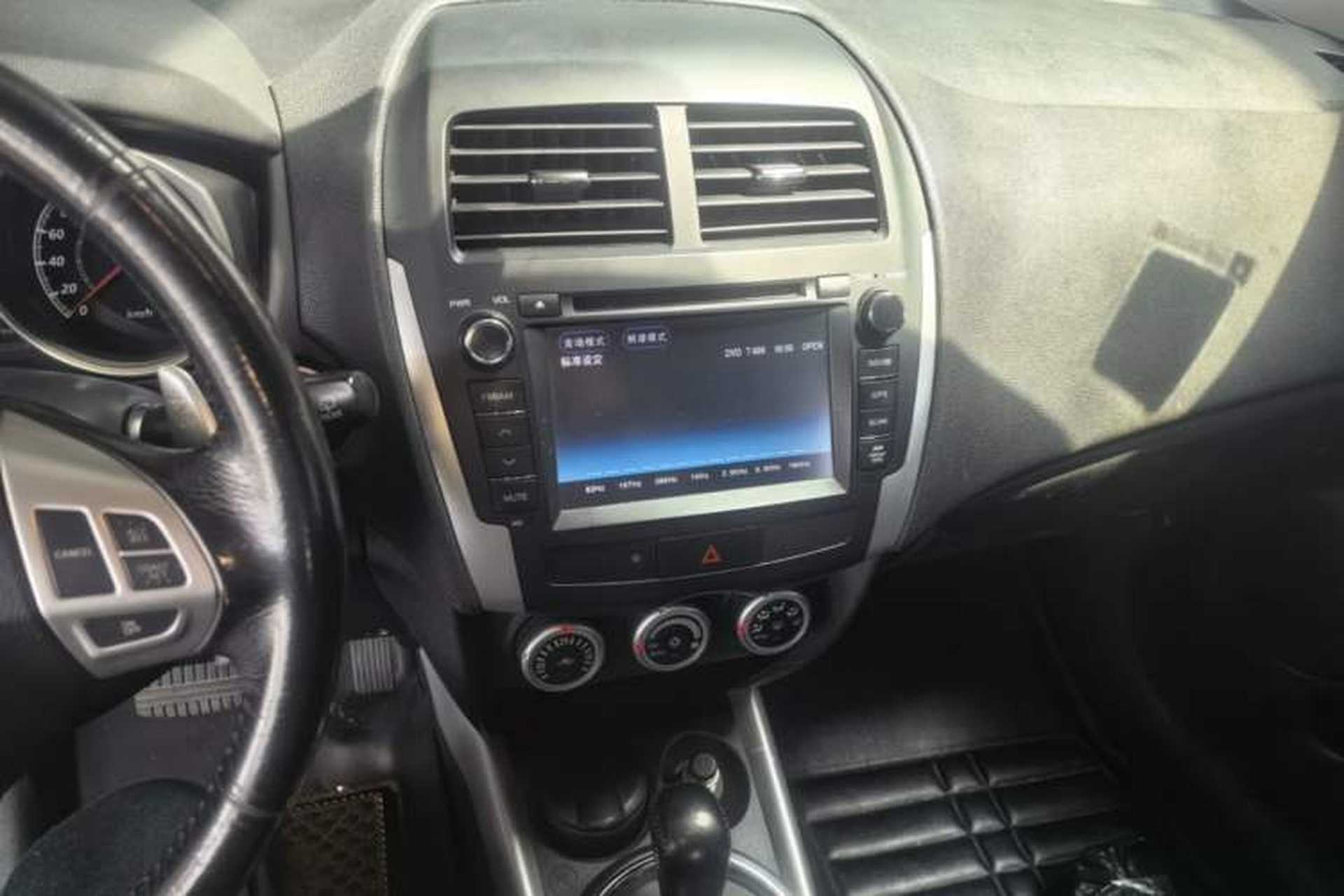 Used Mitsubishi ASX 2011 2.0 Front-Wheel-Drive Xuan Yue Version Audio And AC Panel