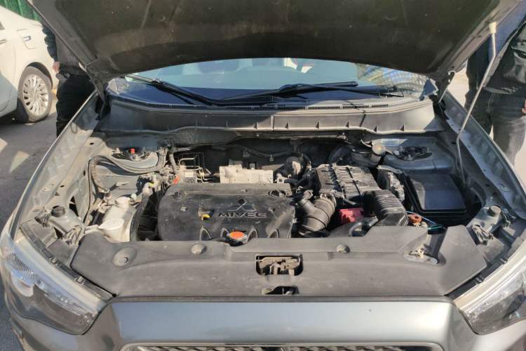 Used Mitsubishi ASX 2011 2.0 4x4 Sporty Cool Edition Engine Bay