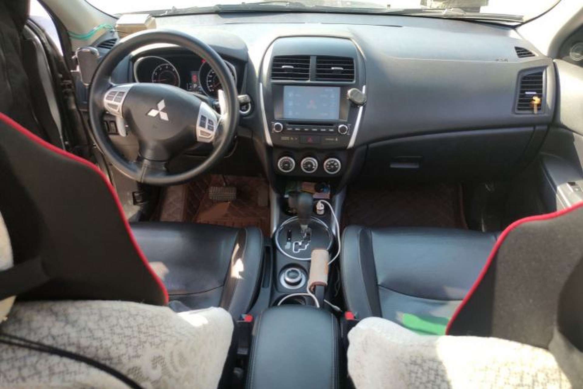 Used Mitsubishi ASX 2011 2.0 4x4 Sporty Cool Edition Interior 2