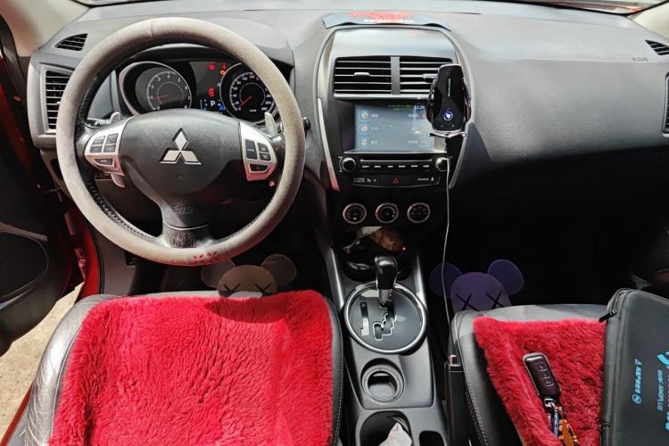 Used Mitsubishi ASX 2011 2.0 L Two-Wheel Drive XuanYi Version Center Console