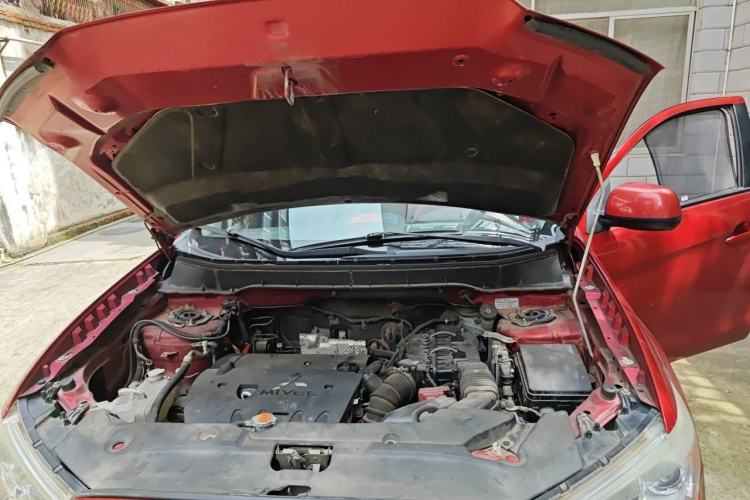 Used Mitsubishi ASX 2011 2.0 L Two-Wheel Drive XuanYi Version Engine Bay