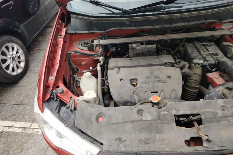 Used Mitsubishi ASX 2011 2.0 Front-Wheel-Drive Xuan Dong Edition Engine Bay Right