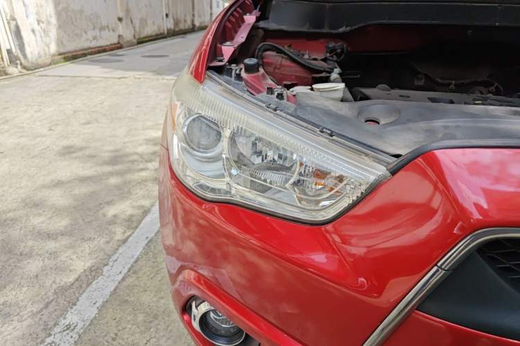 Used Mitsubishi ASX 2011 2.0 L Two-Wheel Drive XuanYi Version Right Front Headlight