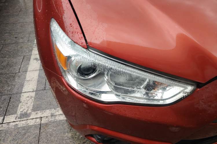 Used Mitsubishi ASX 2011 2.0 Front-Wheel-Drive Xuan Dong Edition Right Front Headlight