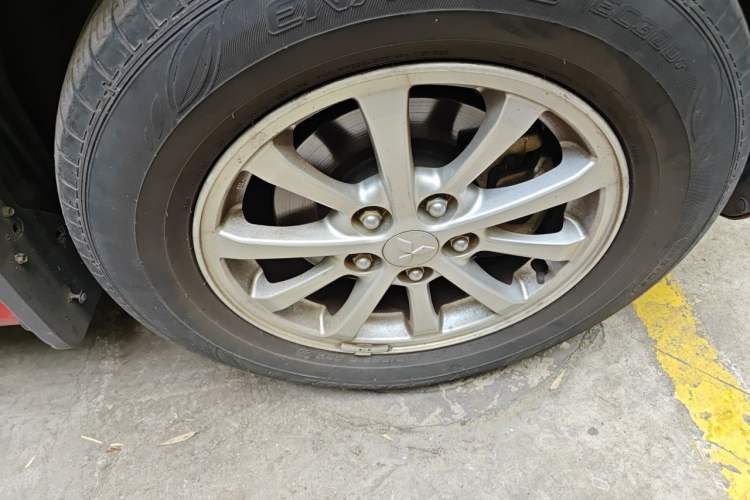 Used Mitsubishi ASX 2011 2.0 L Two-Wheel Drive XuanYi Version Right Front Wheel Hub