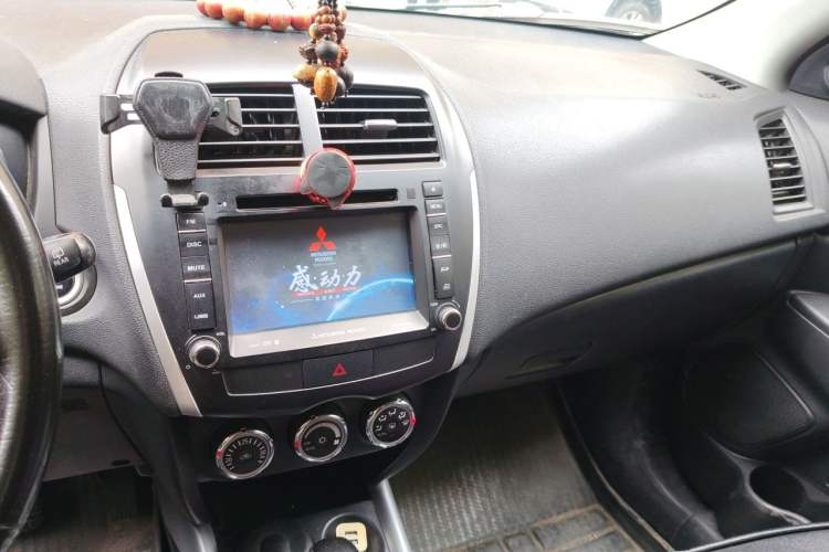 Used Mitsubishi ASX 2011 2.0 4x4 JingShang Edition Audio And AC Panel