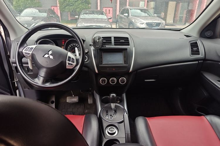 Used Mitsubishi ASX 2011 2.0 4x4 JingShang Edition Center Console