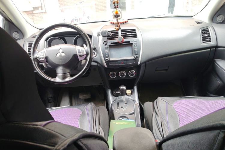Used Mitsubishi ASX 2011 2.0 4x4 JingShang Edition Center Console