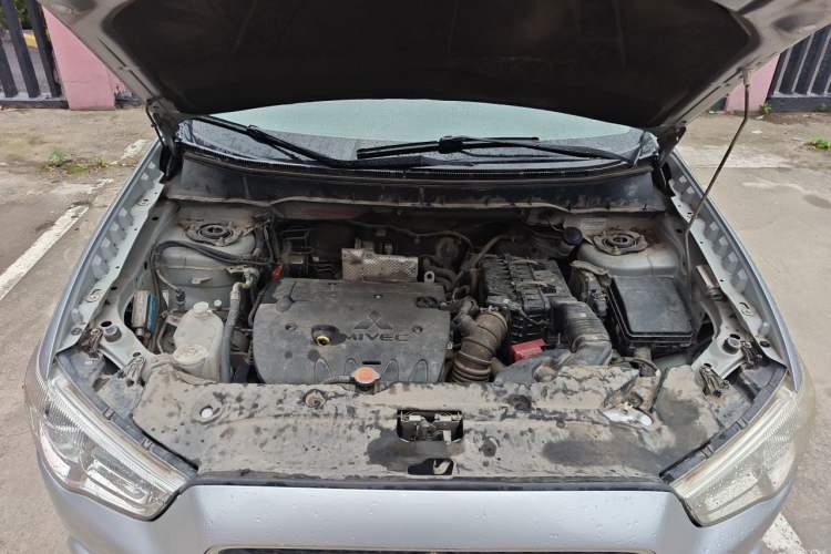 Used Mitsubishi ASX 2011 2.0 4x4 JingShang Edition Engine Bay