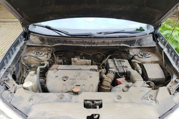 Used Mitsubishi ASX 2011 2.0 4x4 JingShang Edition Engine Bay