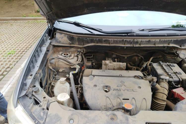 Used Mitsubishi ASX 2011 2.0 4x4 JingShang Edition Engine Bay Right