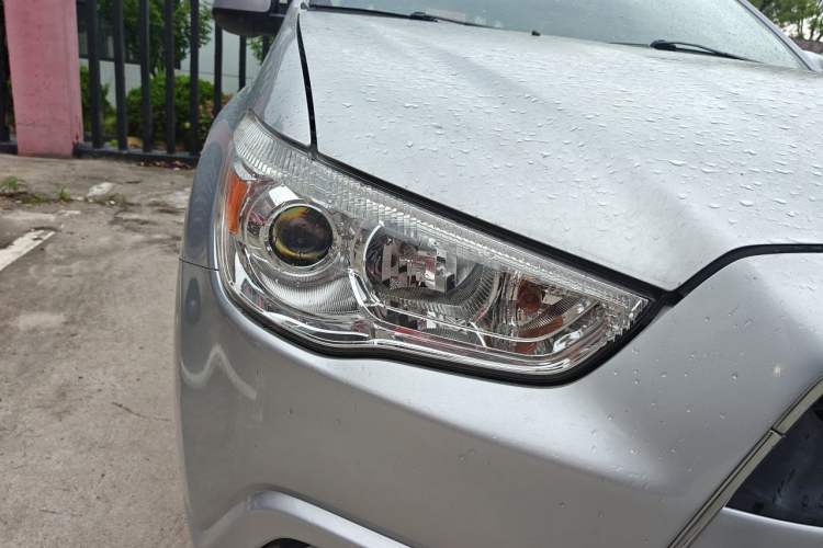 Used Mitsubishi ASX 2011 2.0 4x4 JingShang Edition Right Front Headlight