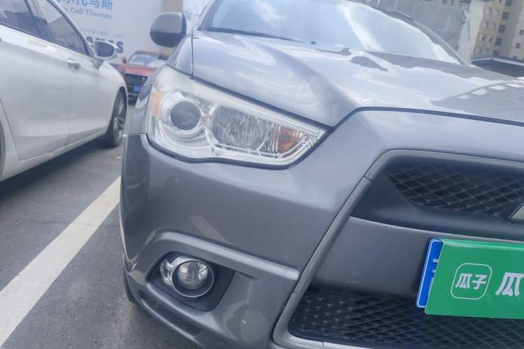 Used Mitsubishi ASX 2011 2.0 4x4 JingShang Edition Right Front Headlight