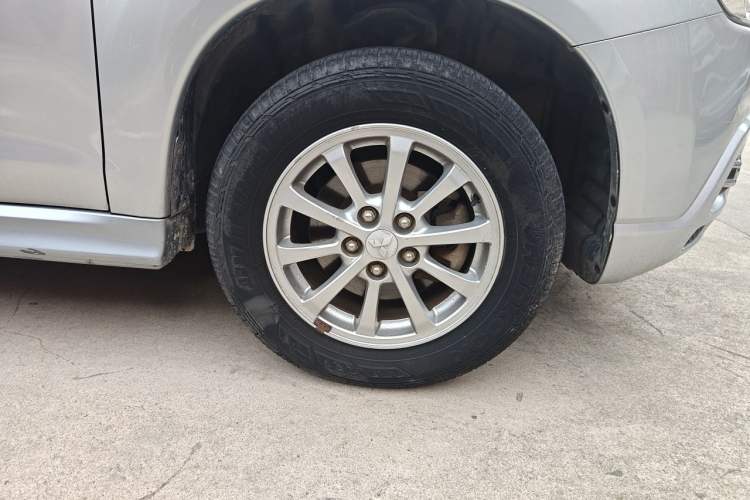 Used Mitsubishi ASX 2011 2.0 4x4 JingShang Edition Right Front Wheel Hub
