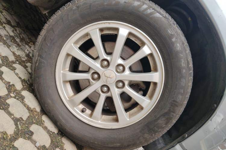 Used Mitsubishi ASX 2011 2.0 4x4 JingShang Edition Right Front Wheel Hub