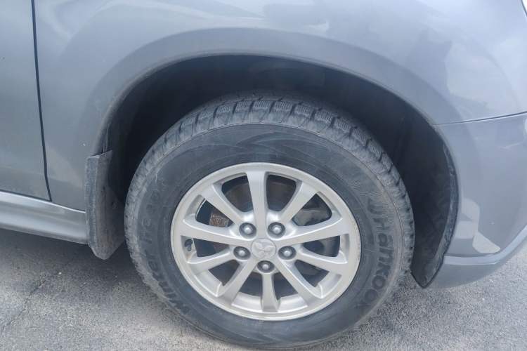 Used Mitsubishi ASX 2011 2.0 4x4 JingShang Edition Right Front Wheel Hub