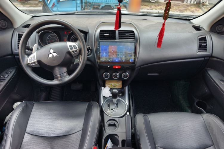 Used Mitsubishi ASX 2011 2.0 L Two-Wheel Drive XuanYi Version Center Console