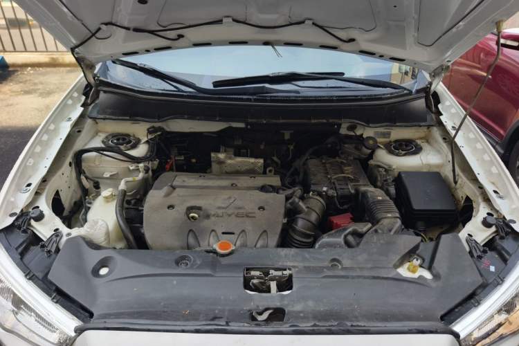 Used Mitsubishi ASX 2011 2.0 L Two-Wheel Drive XuanYi Version Engine Bay