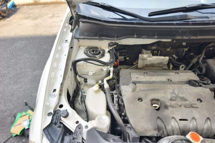 Used Mitsubishi ASX 2011 2.0 L Two-Wheel Drive XuanYi Version Engine Bay Right
