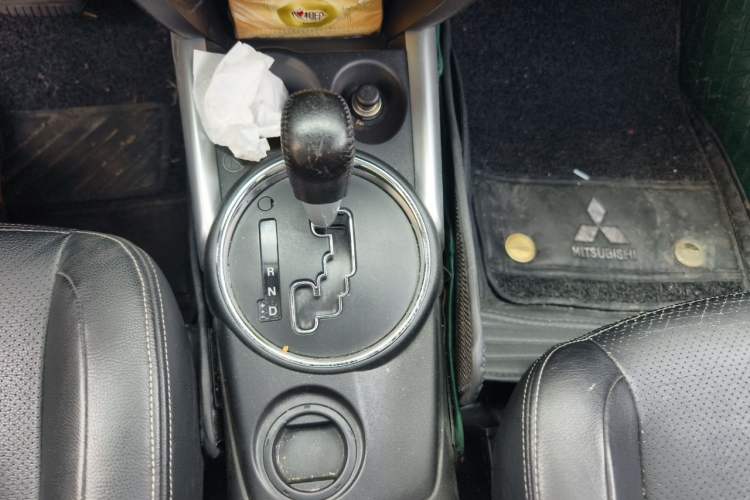Used Mitsubishi ASX 2011 2.0 L Two-Wheel Drive XuanYi Version Gear Lever