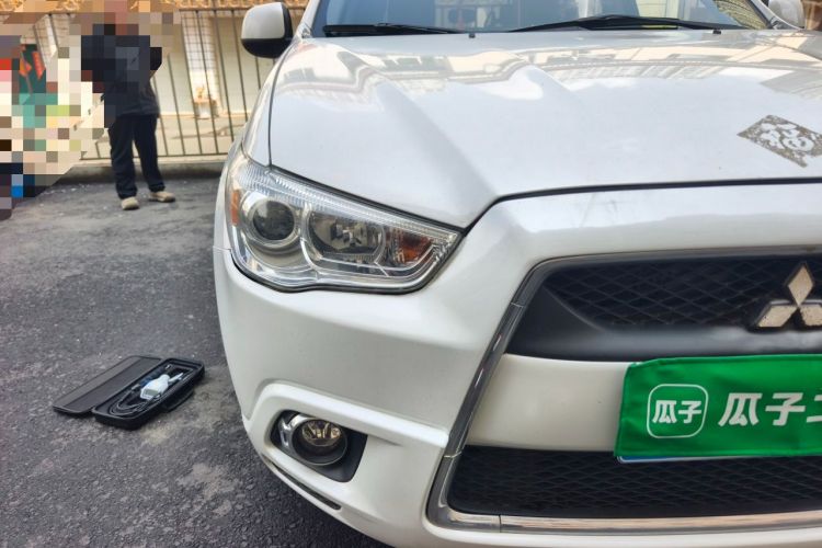 Used Mitsubishi ASX 2011 2.0 L Two-Wheel Drive XuanYi Version Right Front Headlight