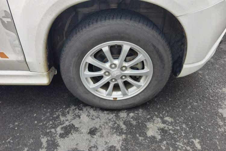 Used Mitsubishi ASX 2011 2.0 L Two-Wheel Drive XuanYi Version Right Front Wheel Hub