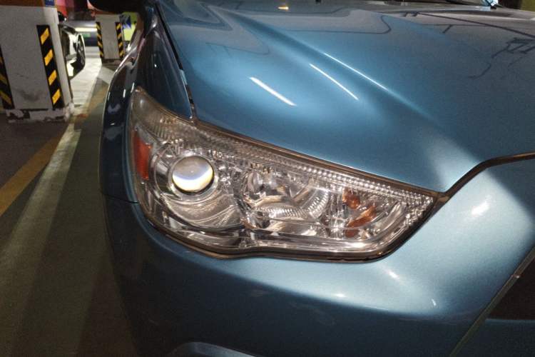 Used Mitsubishi ASX 2012 2.0 LUXURY Two-Wheel Drive with Navigation Right Front Headlight