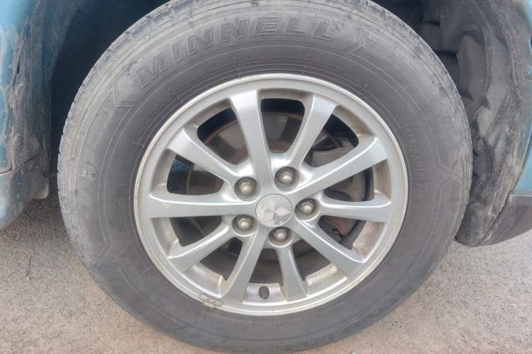 Used Mitsubishi ASX 2012 2.0 LUXURY Two-Wheel Drive with Navigation Right Front Wheel Hub
