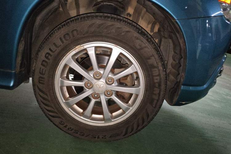 Used Mitsubishi ASX 2012 2.0 LUXURY Two-Wheel Drive with Navigation Right Front Wheel Hub