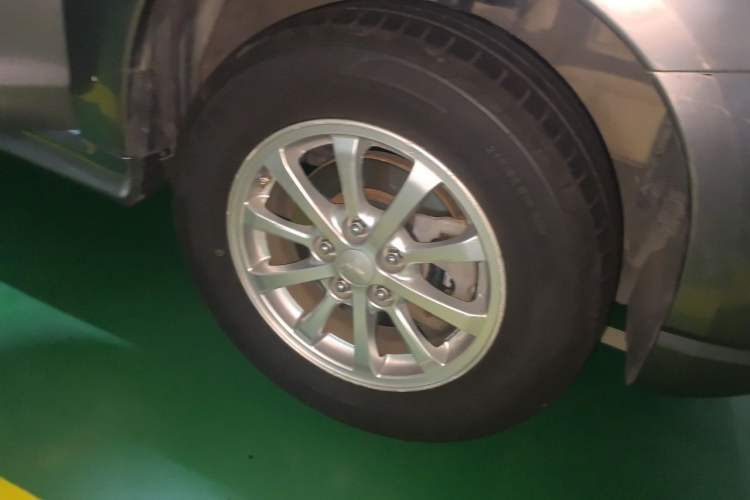 Used Mitsubishi ASX 2012 2.0 LUXURY Two-Wheel Drive with Navigation Right Front Wheel Hub