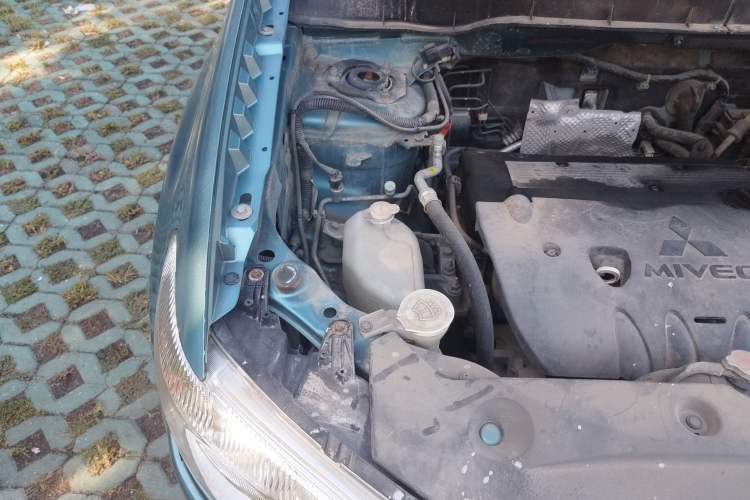 Used Mitsubishi ASX 2012 2.0 LUXURY Two-Wheel Drive with Navigation Engine Bay Right