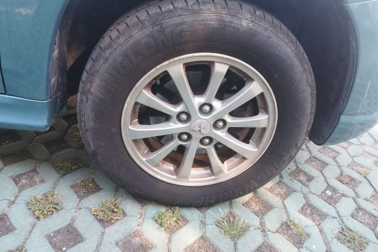 Used Mitsubishi ASX 2012 2.0 LUXURY Two-Wheel Drive with Navigation Right Front Wheel Hub