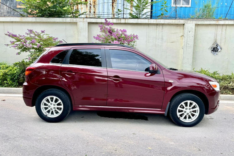 Used Mitsubishi ASX 2012 2.0 LUXURY Two-Wheel Drive with Navigation Exterior 3